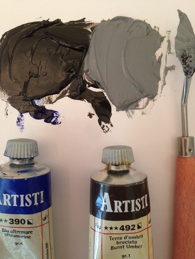 Mixing ultramarine blue & burnt umber to create black