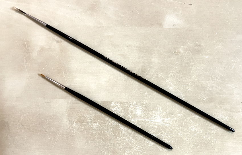 Round synthetic brushes with short and long handles